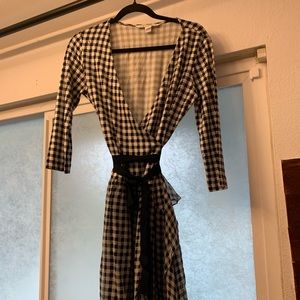 DVF true wrap dress gingham checkers size 8